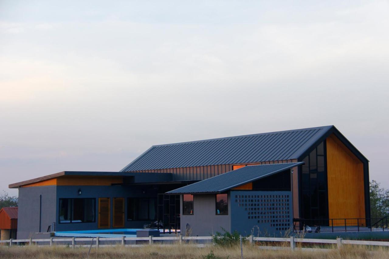 Nordic And The Pool Ban Sap Noi